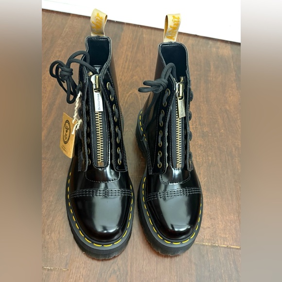 NWT Dr. Martens Sinclair Vegan Patent Leather boots in black Size 8 - Picture 9 of 16